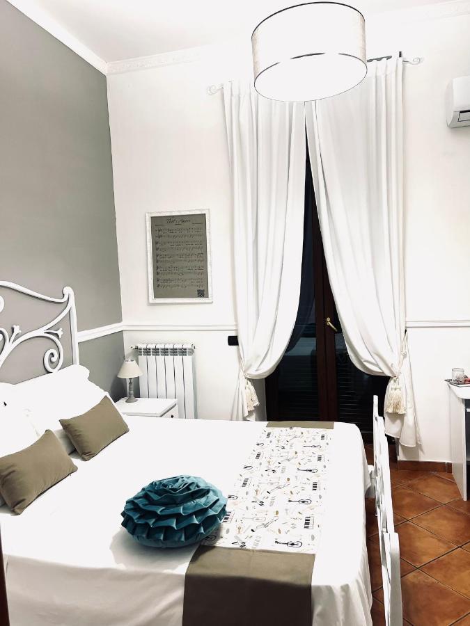 Miluar - Centro Storico - Lungo La Via Della Musica Bed and Breakfast Napoli Eksteriør billede