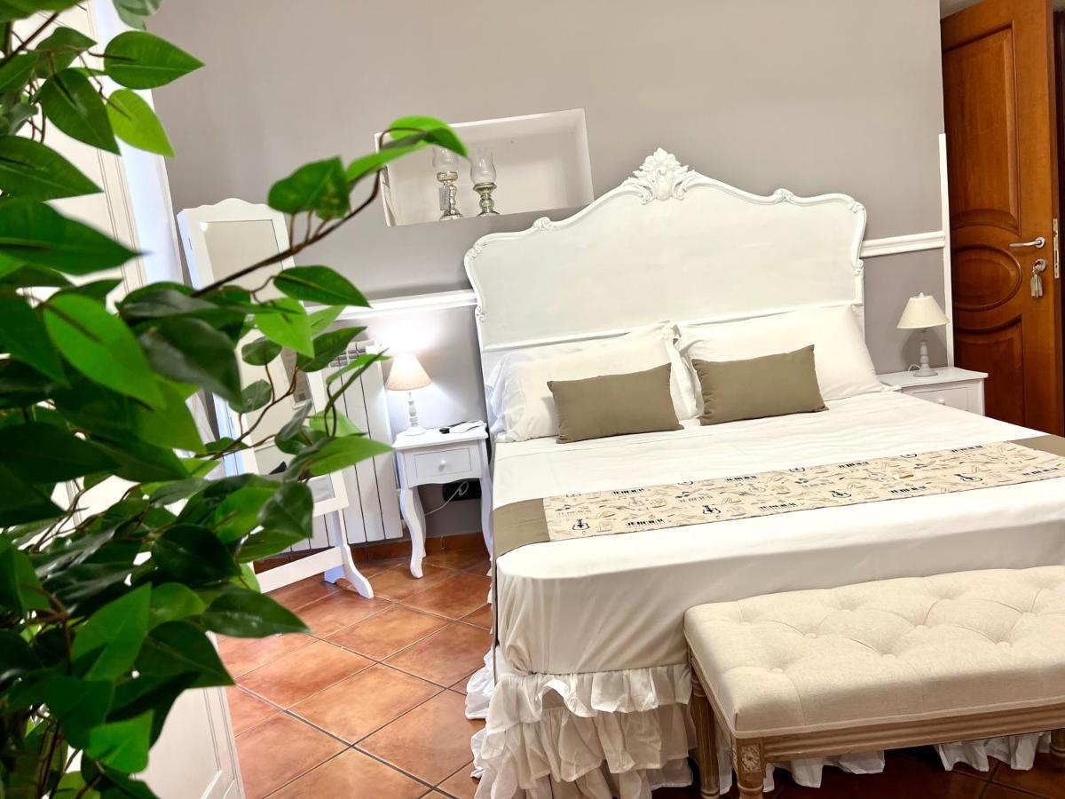 Miluar - Centro Storico - Lungo La Via Della Musica Bed and Breakfast Napoli Eksteriør billede