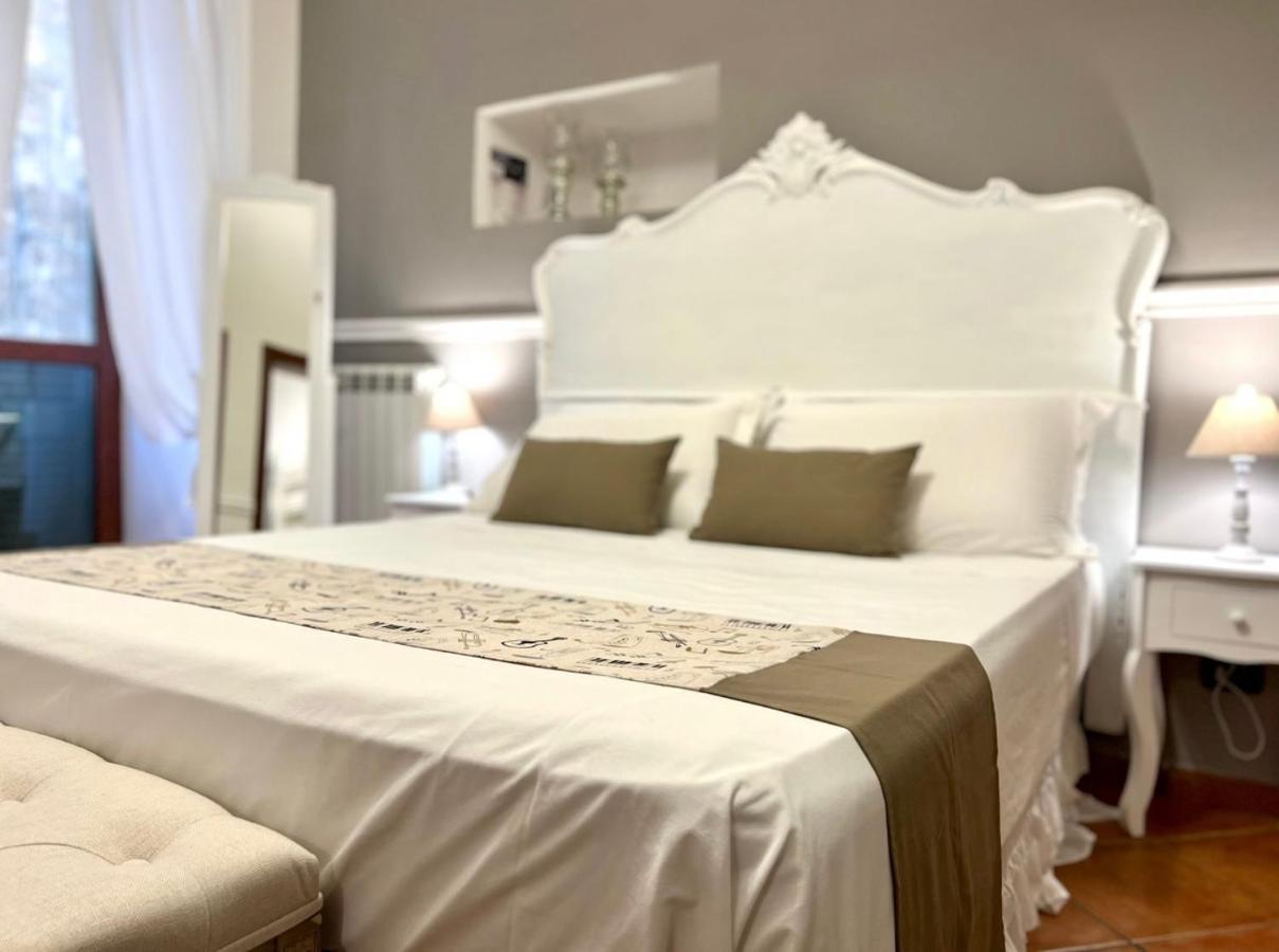 Miluar - Centro Storico - Lungo La Via Della Musica Bed and Breakfast Napoli Eksteriør billede